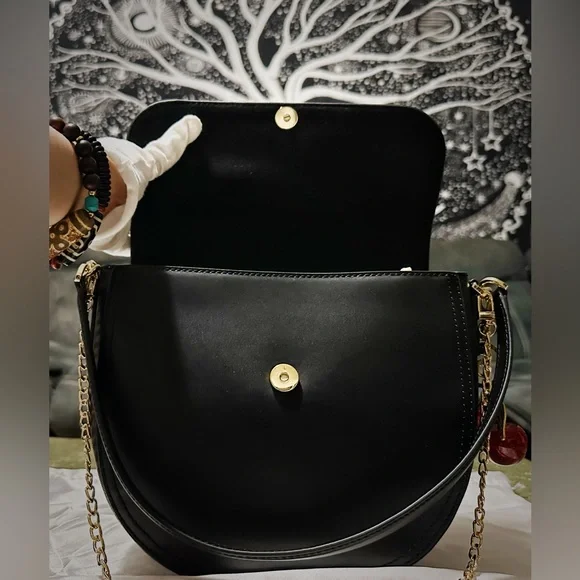 Vintage Furla soho Shoulder Bag Black Leather with Gold Accents new without tags - Picture 15 of 17